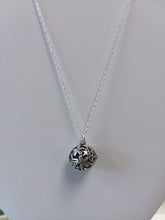 Load image into Gallery viewer, Diffuser locket/Aromatherapy locket - Lively Accents