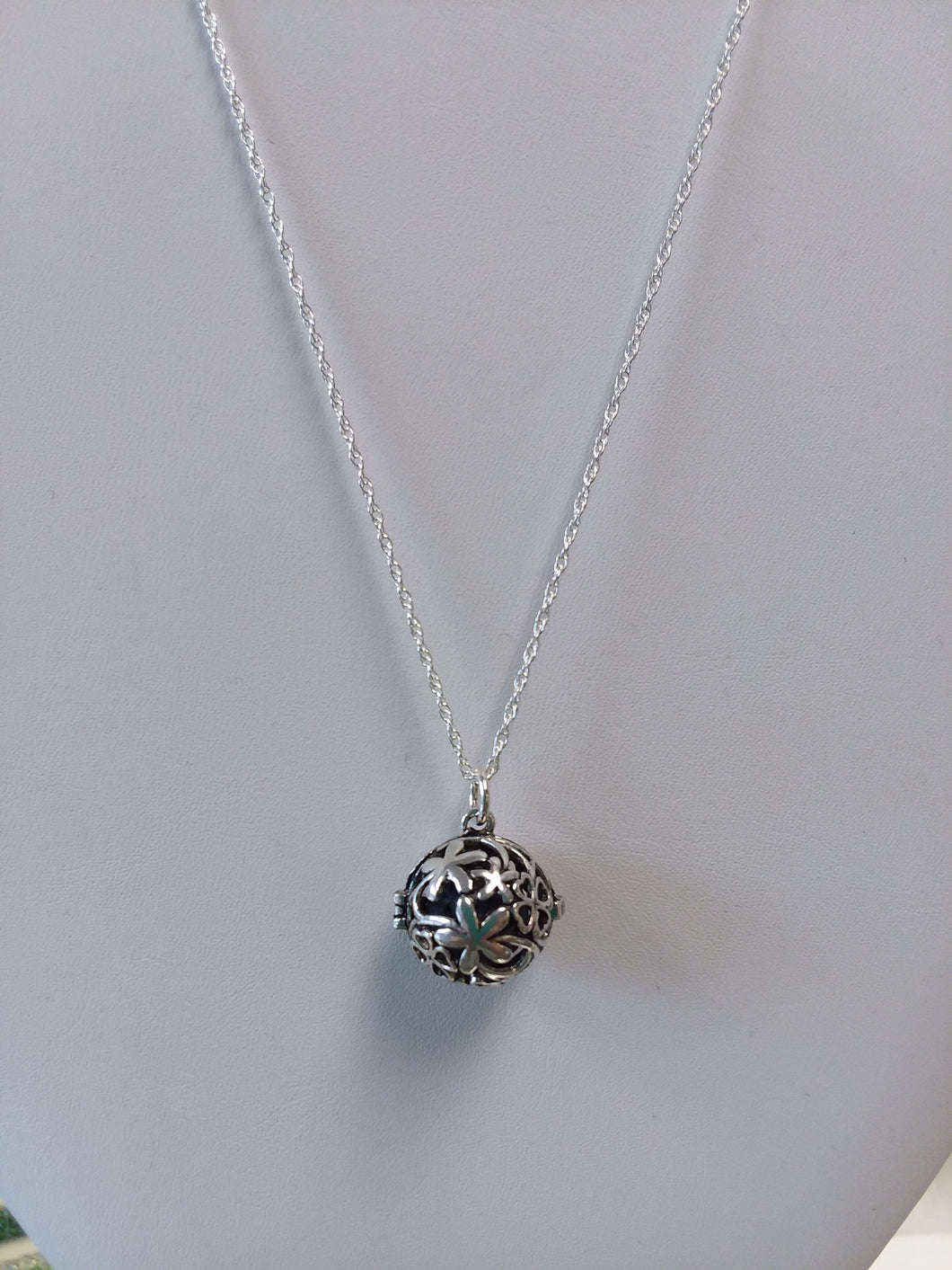 Diffuser locket/Aromatherapy locket - Lively Accents