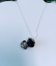 Load image into Gallery viewer, Diffuser locket/Aromatherapy locket - Lively Accents
